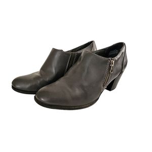BASS Tiana gray leather ankle boot heeled with zipper women's size 9